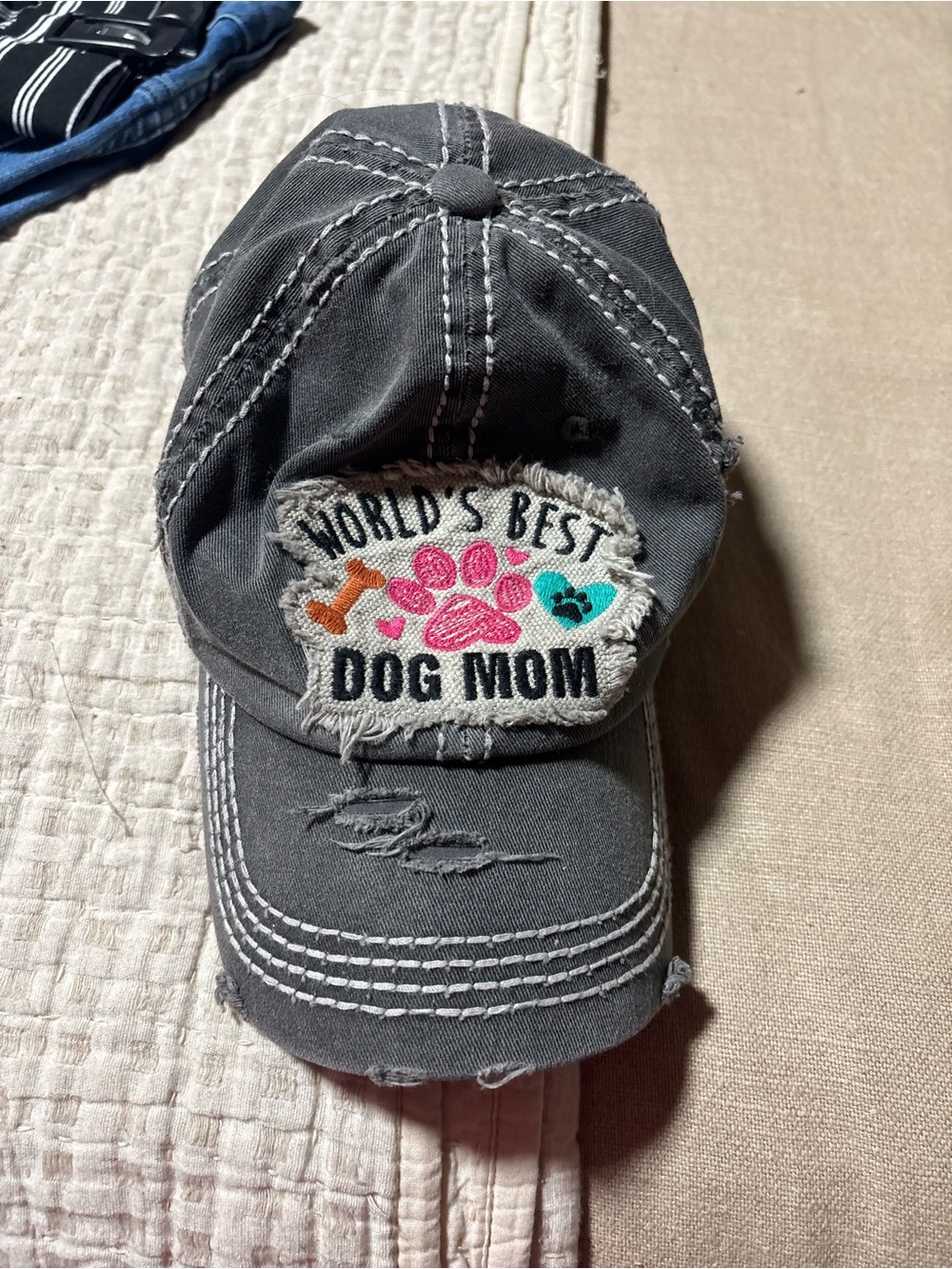 KBETHOS Distressed Gray 'World's Best Dog Mom' Cap with Colorful Patch